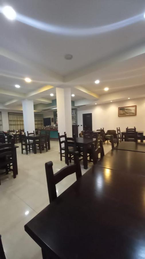 Hotel Edland Vlorë Buitenkant foto