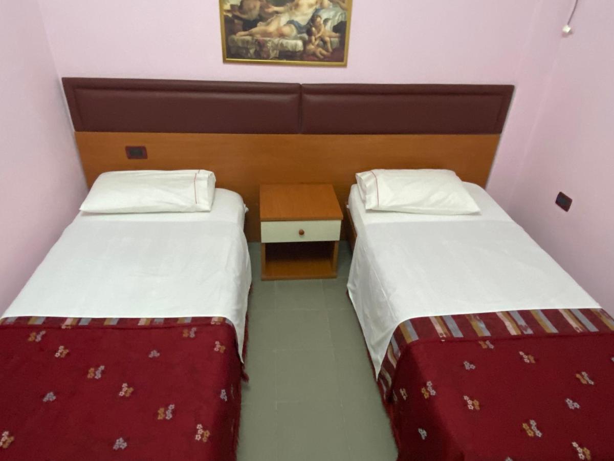 Hotel Edland Vlorë Buitenkant foto