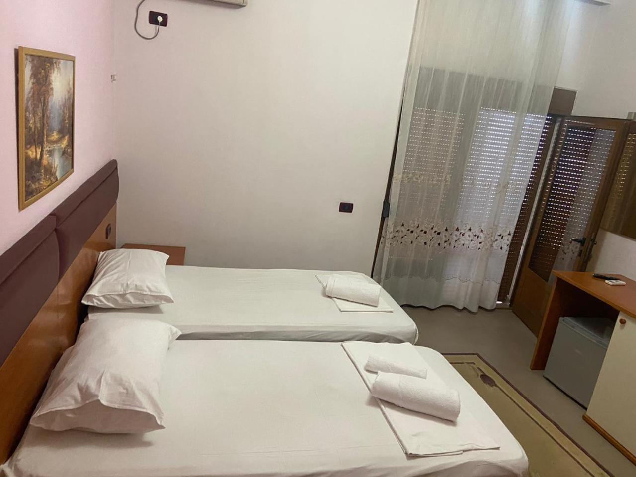 Hotel Edland Vlorë Buitenkant foto