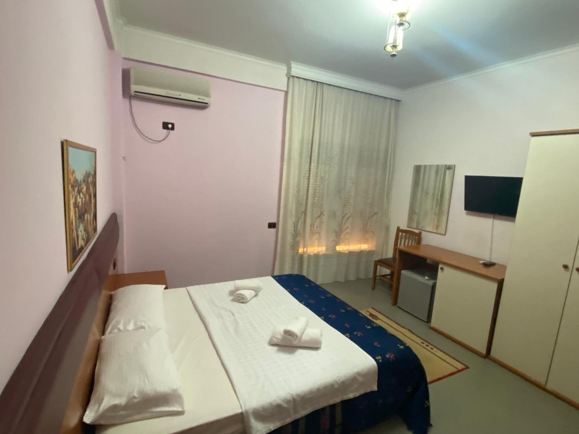Hotel Edland Vlorë Buitenkant foto