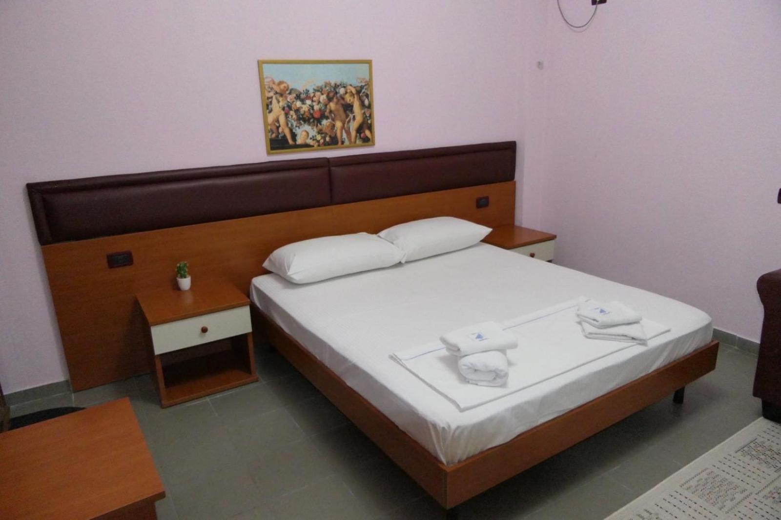 Hotel Edland Vlorë Buitenkant foto