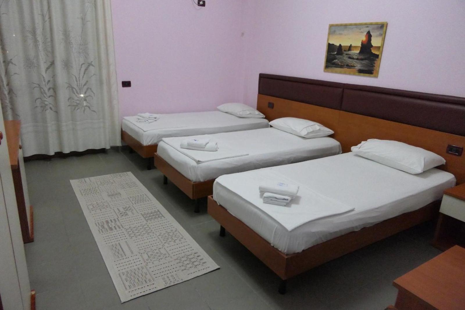 Hotel Edland Vlorë Buitenkant foto