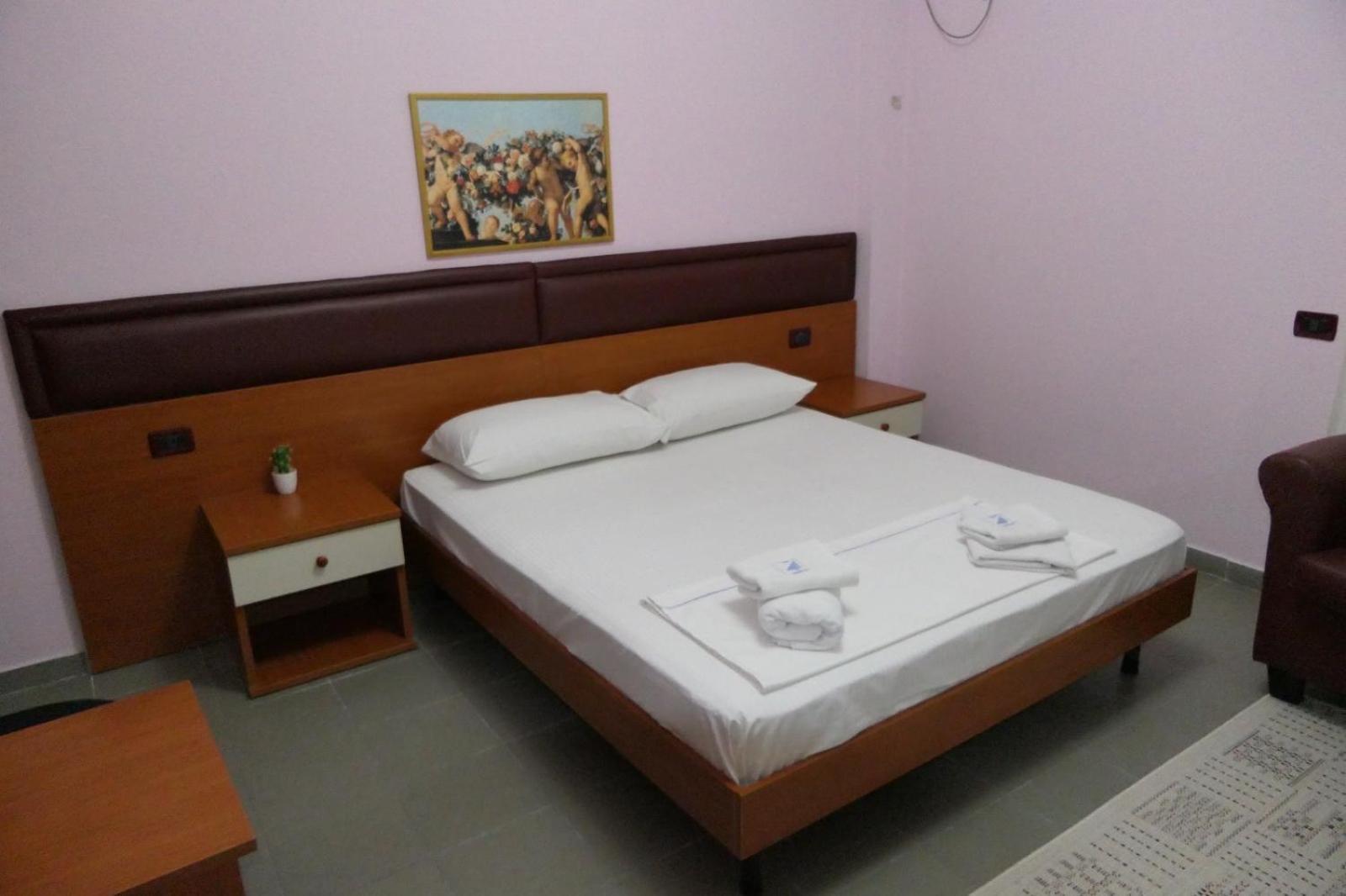 Hotel Edland Vlorë Buitenkant foto