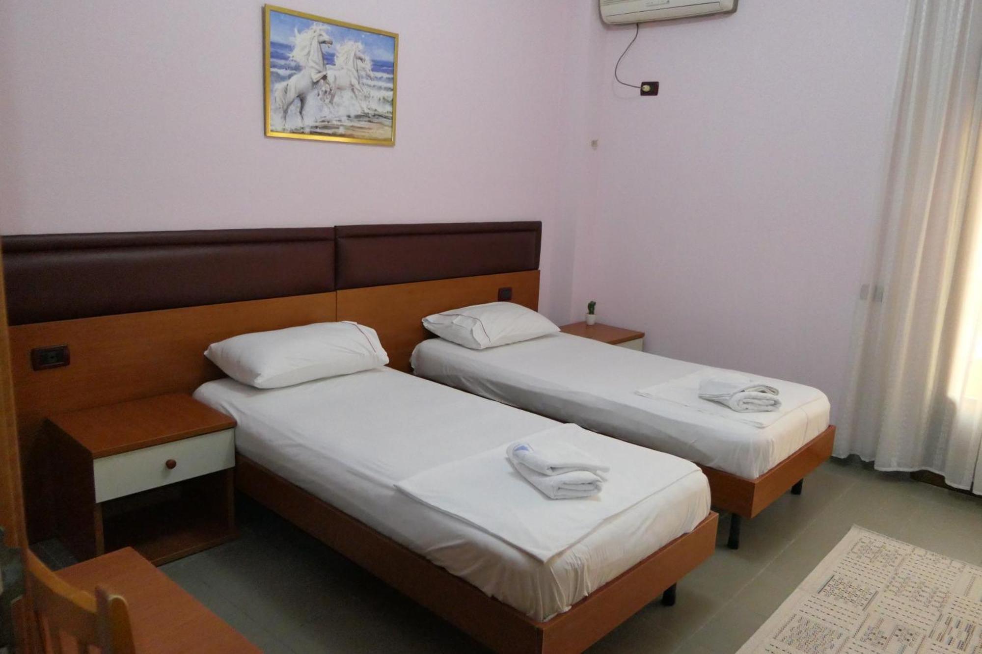 Hotel Edland Vlorë Buitenkant foto