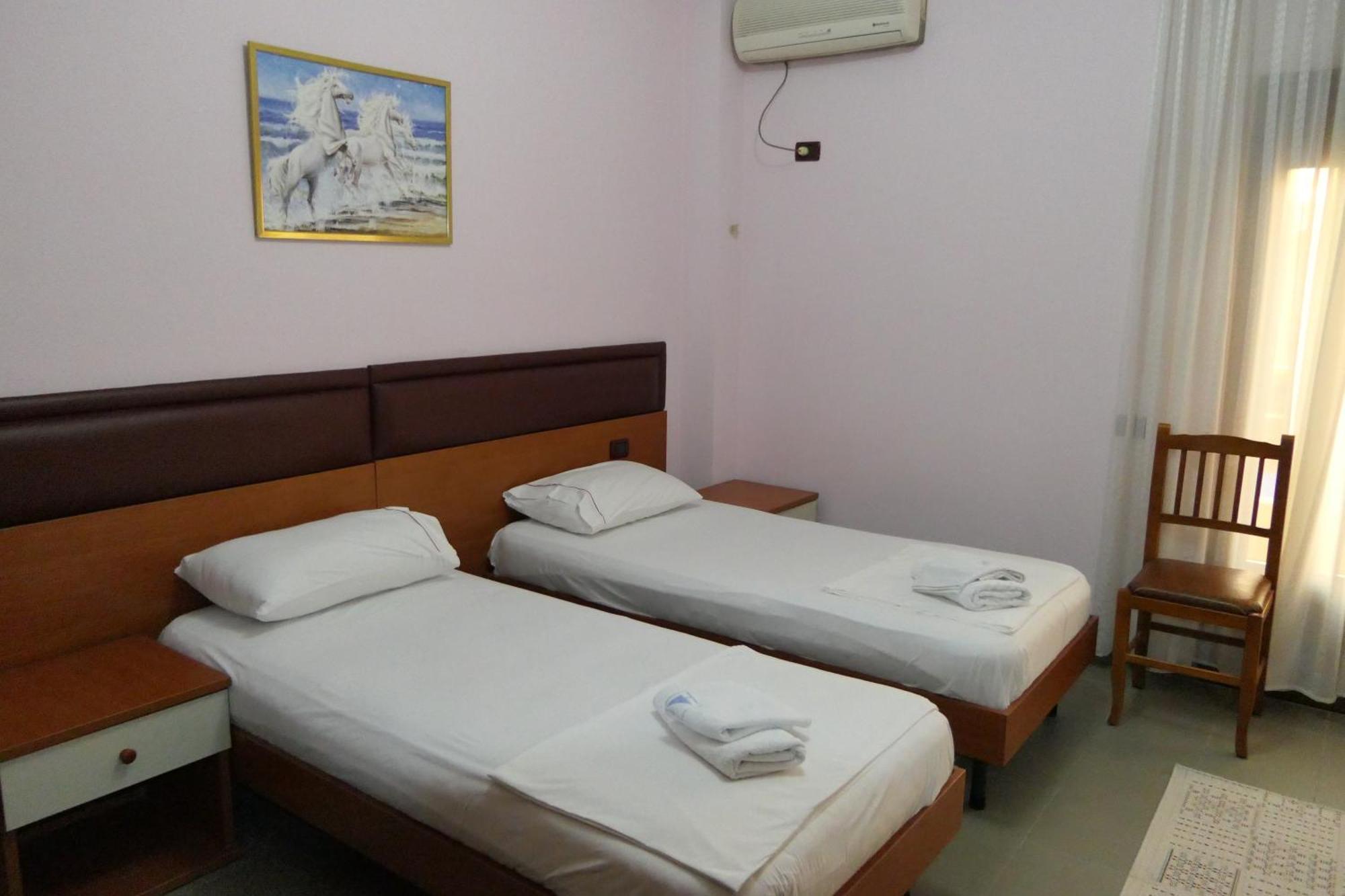 Hotel Edland Vlorë Buitenkant foto