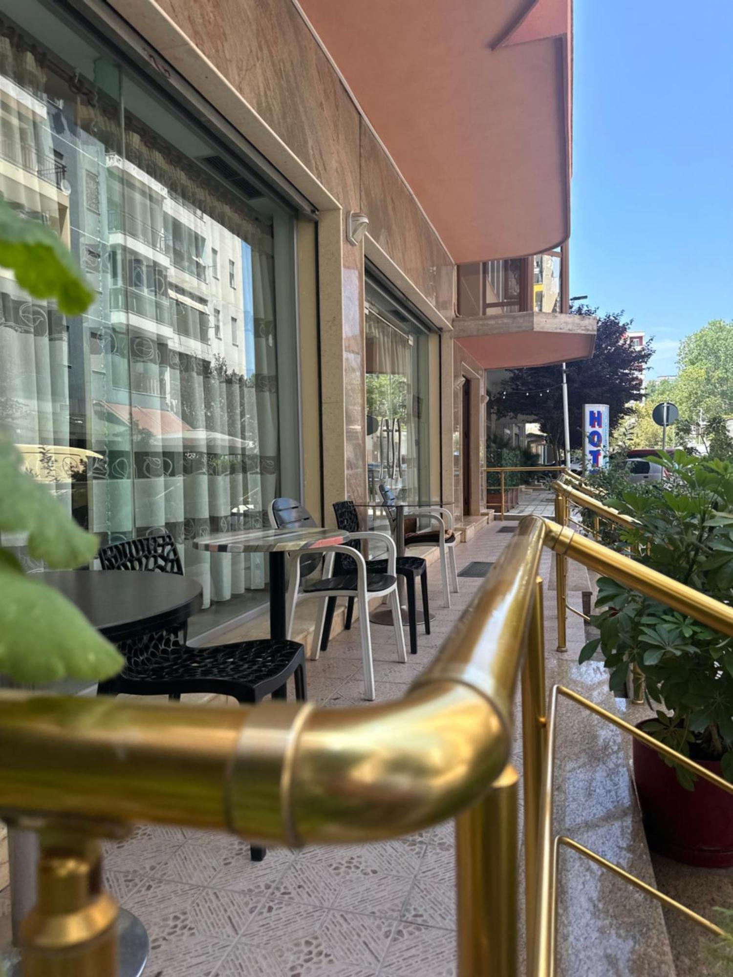 Hotel Edland Vlorë Buitenkant foto