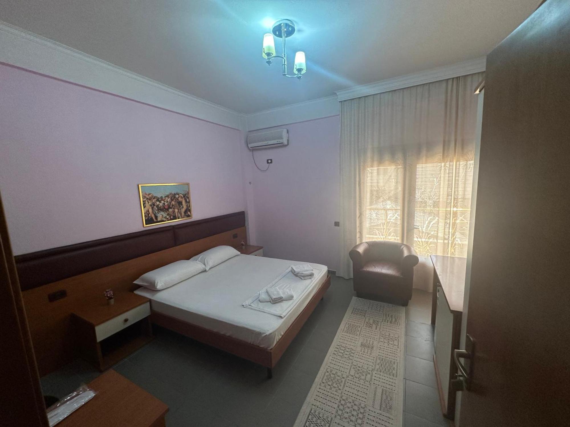 Hotel Edland Vlorë Buitenkant foto
